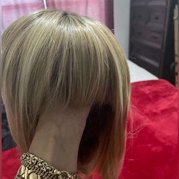 NWT-Hairdo-Graduated Glam Bob Wig - Picture 7 of 10